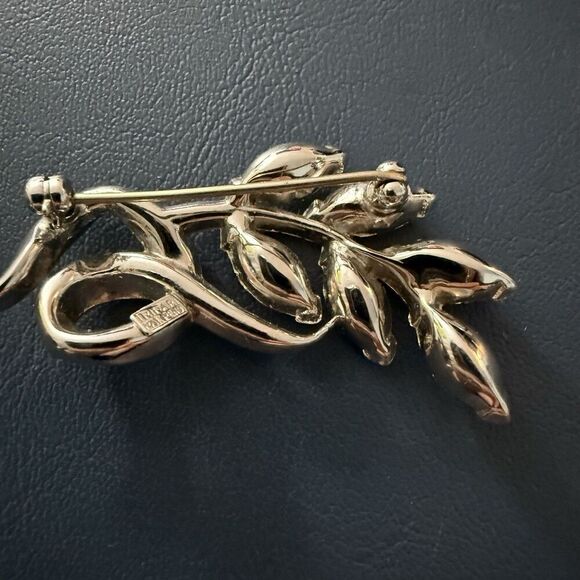 Vintage Silver Tone Signed Crown Trifari Rhinestone Cascade Brooch Pin - Picture 4 of 6
